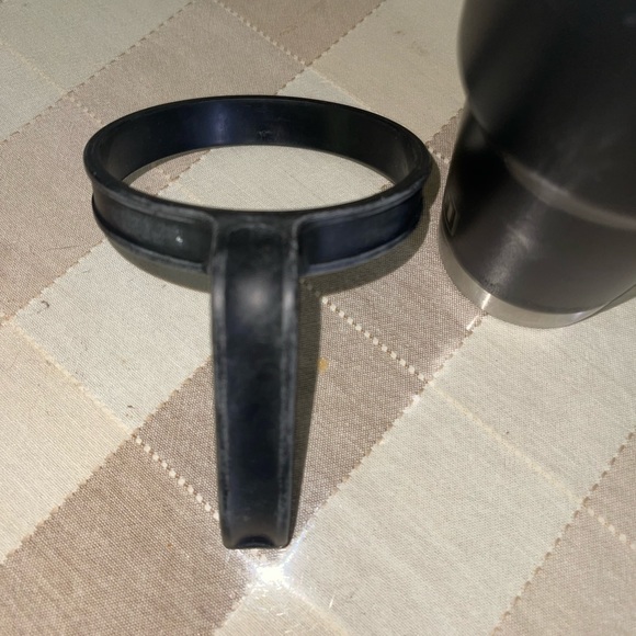 Yeti 30oz tumbler with accessories - Picture 6 of 7